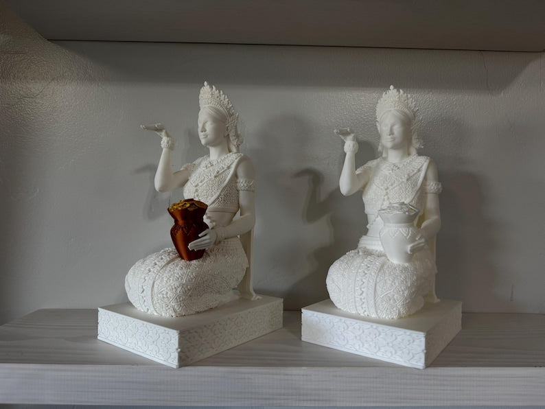 Money-Bringing Lady Statue — Neang Bak Neang Baoey — photo 2